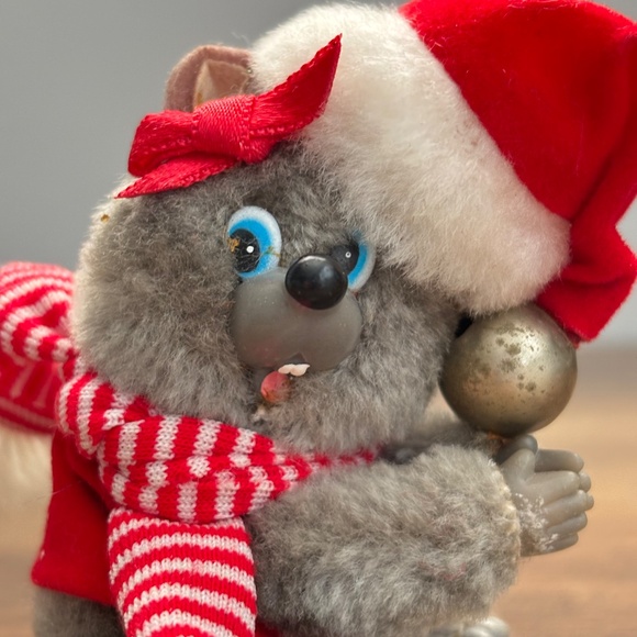 VINTAGE Gray Christmas MOUSE CLIP ON HUGGER Gripper Toy Pencil Santa Plush 1980s - Picture 4 of 10